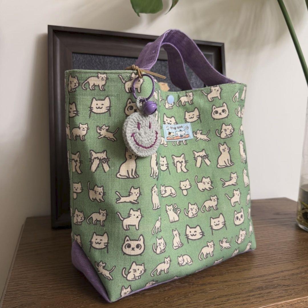 Mint Green All-Over Cat Print Canvas Tote Bag – Cute Smiley Charm Large Shoulder Bag